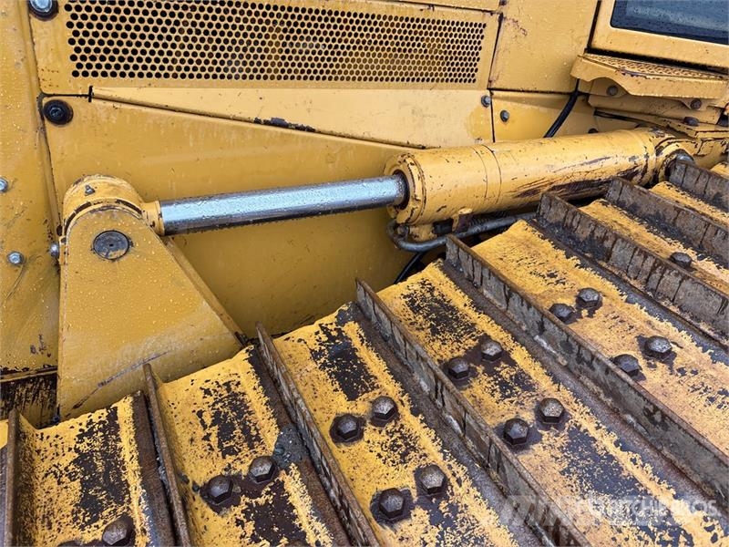 CAT D6N XL Buldožeri guseničari