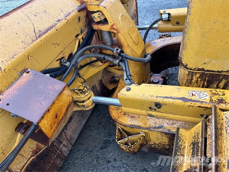 CAT D6N XL Buldožeri guseničari