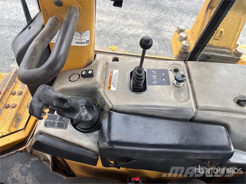 CAT D6N XL Buldožeri guseničari