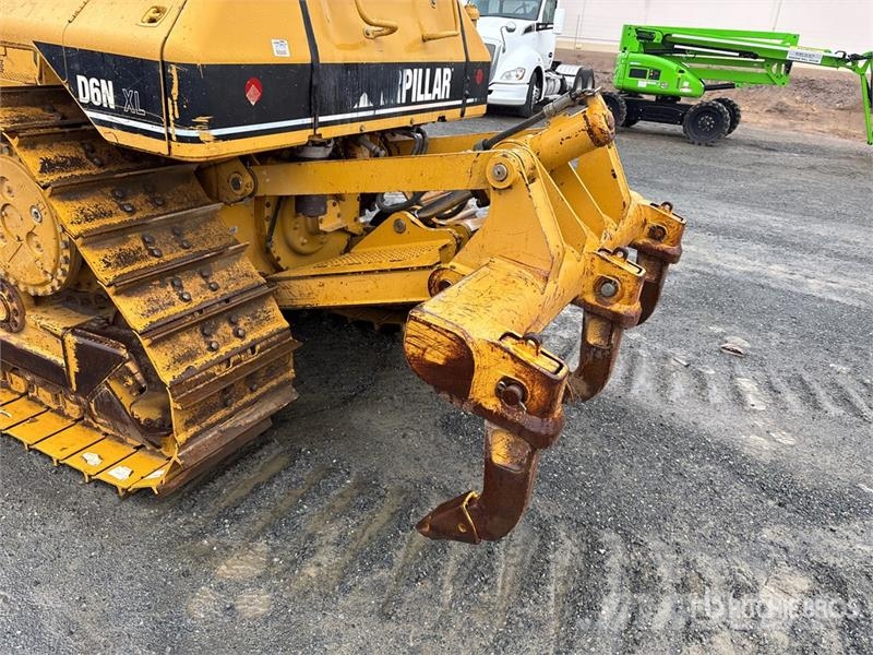 CAT D6N XL Buldožeri guseničari