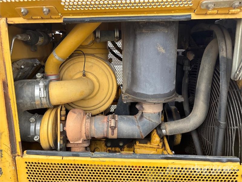CAT D6N XL Buldožeri guseničari