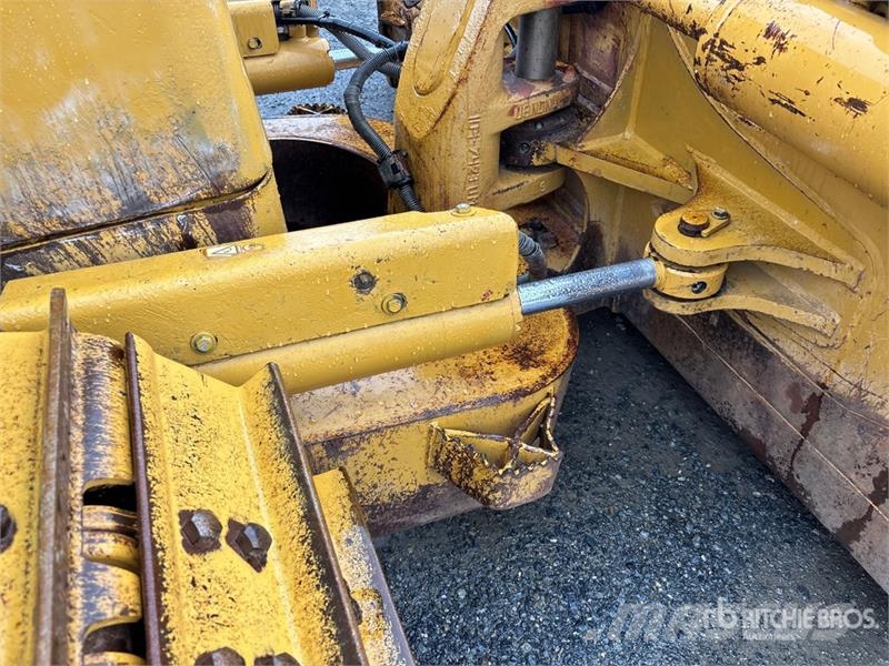 CAT D6N XL Buldožeri guseničari