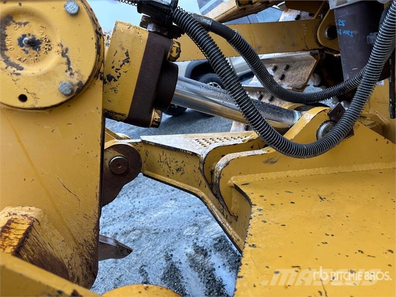 CAT D6N XL Buldožeri guseničari