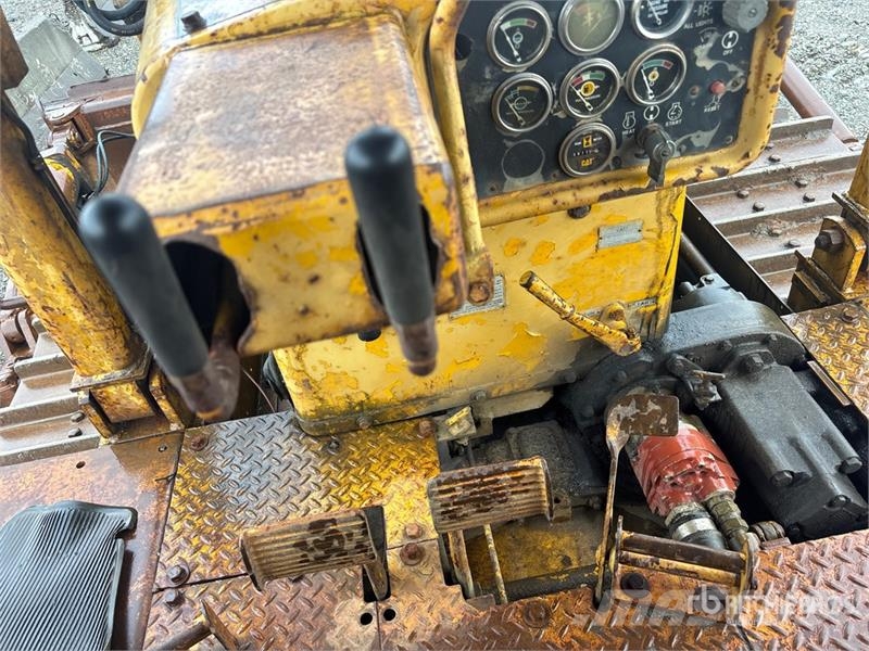 CAT D8 Bulldozer på larvebånd