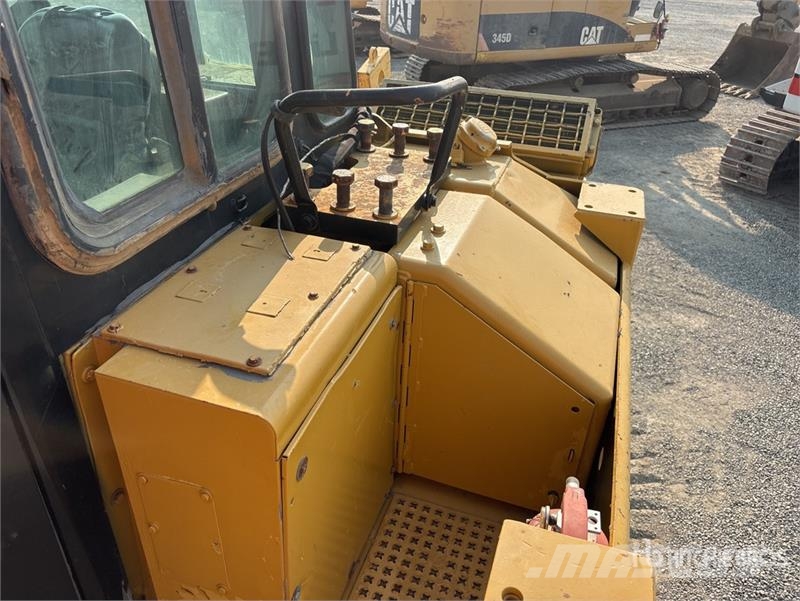 CAT D8L Buldozer sobre oruga