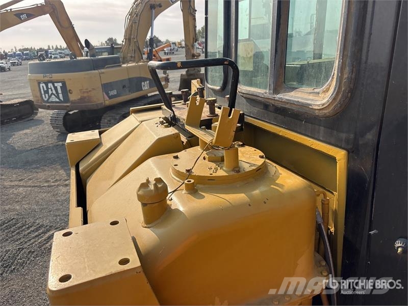CAT D8L Buldozer sobre oruga
