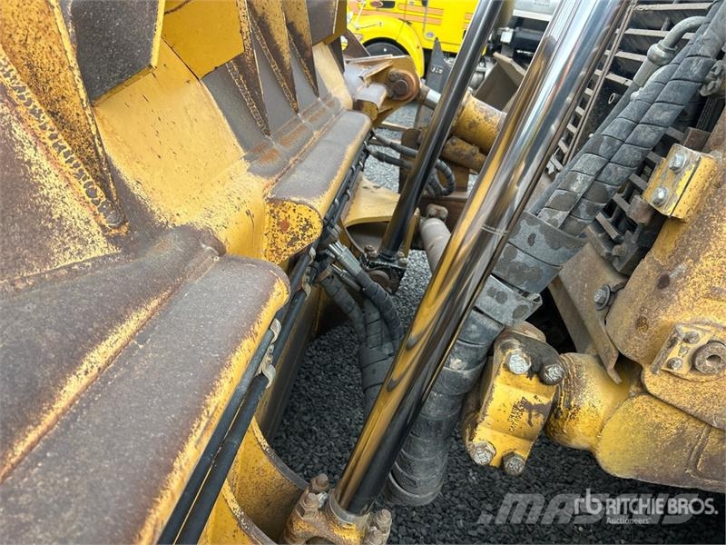 CAT D8R lánctalpas dózerek