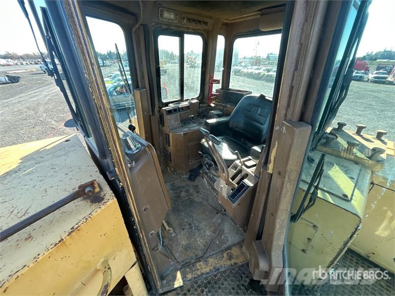 CAT D9L Crawler Dozer (Inoperable) Buldožerji goseničarji