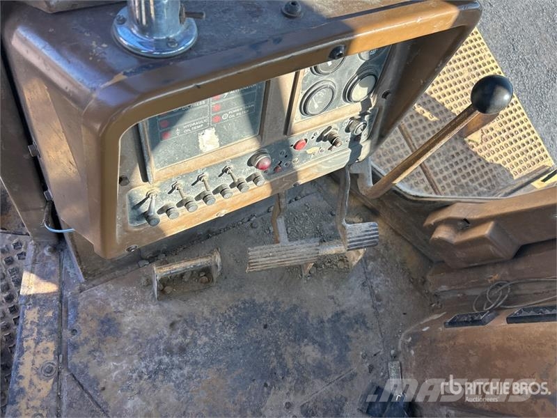 CAT D9L Crawler Dozer (Inoperable) Buldožerji goseničarji