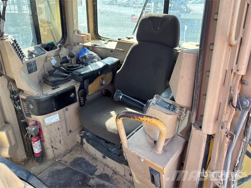CAT D9R بلدوزرات مجنزرة