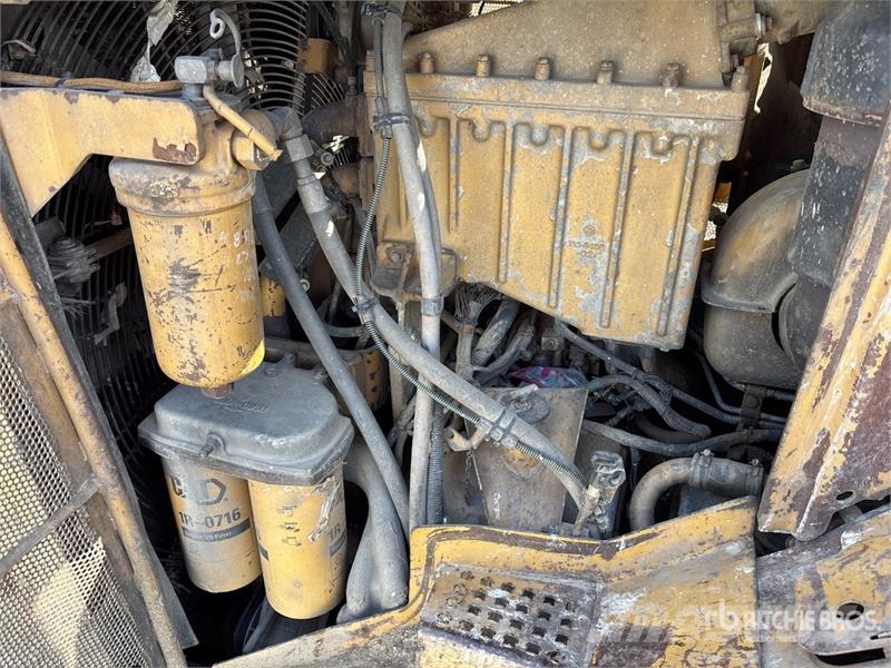 CAT D9R بلدوزرات مجنزرة