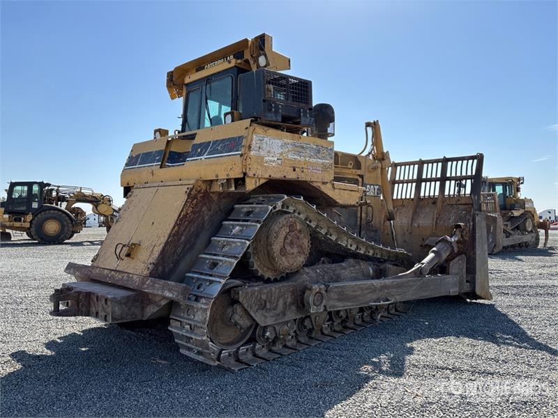 CAT D9R بلدوزرات مجنزرة