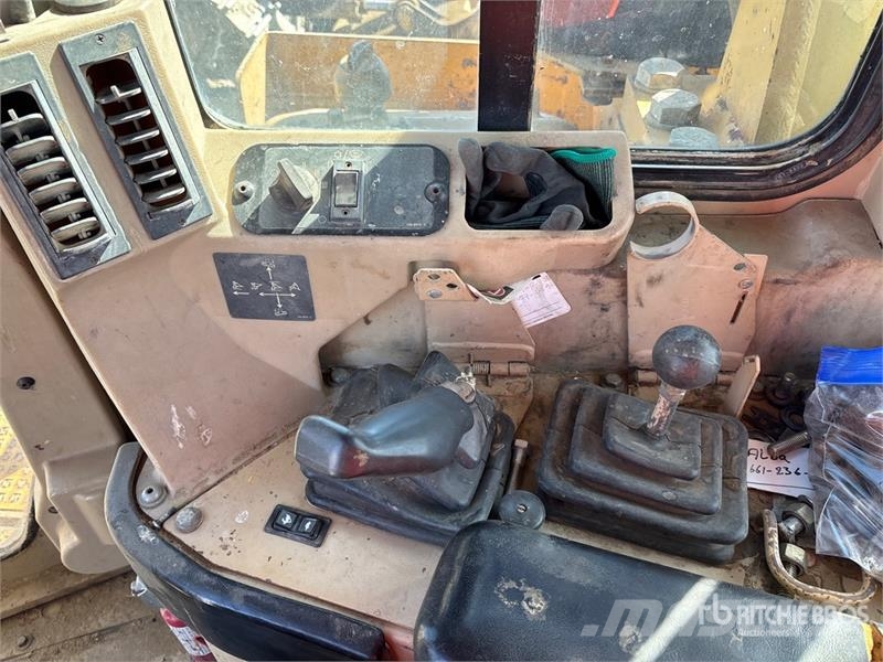 CAT D9R بلدوزرات مجنزرة