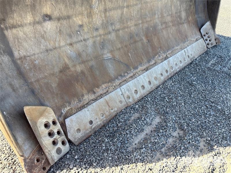CAT D9R بلدوزرات مجنزرة