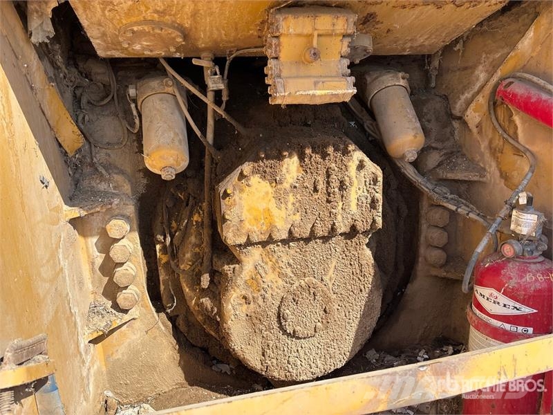 CAT D9R بلدوزرات مجنزرة