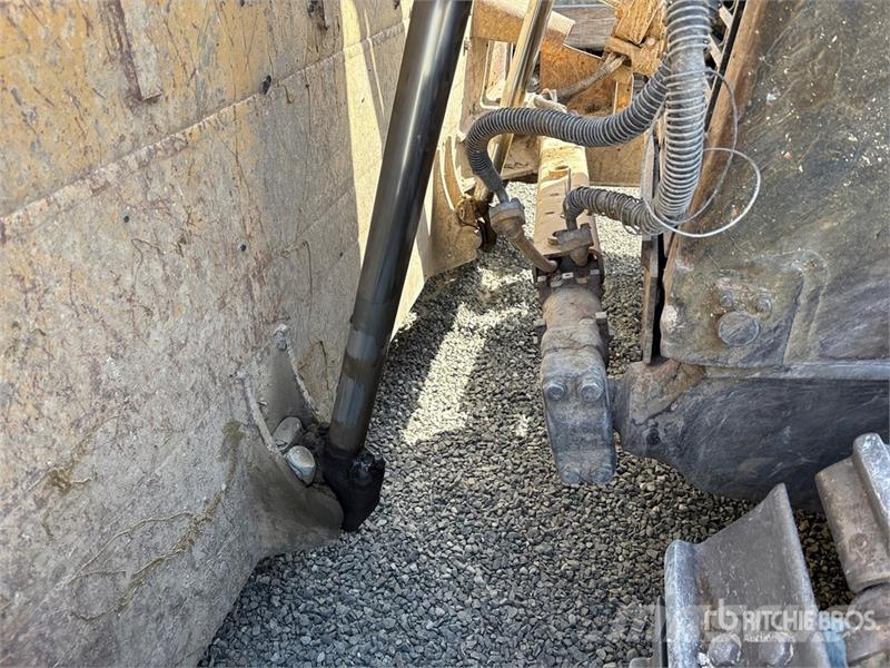 CAT D9R بلدوزرات مجنزرة