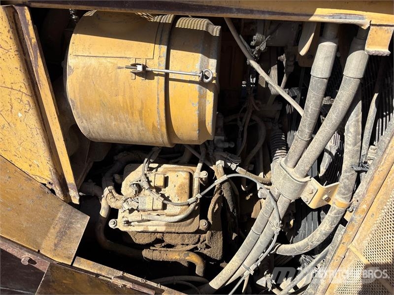 CAT D9R بلدوزرات مجنزرة