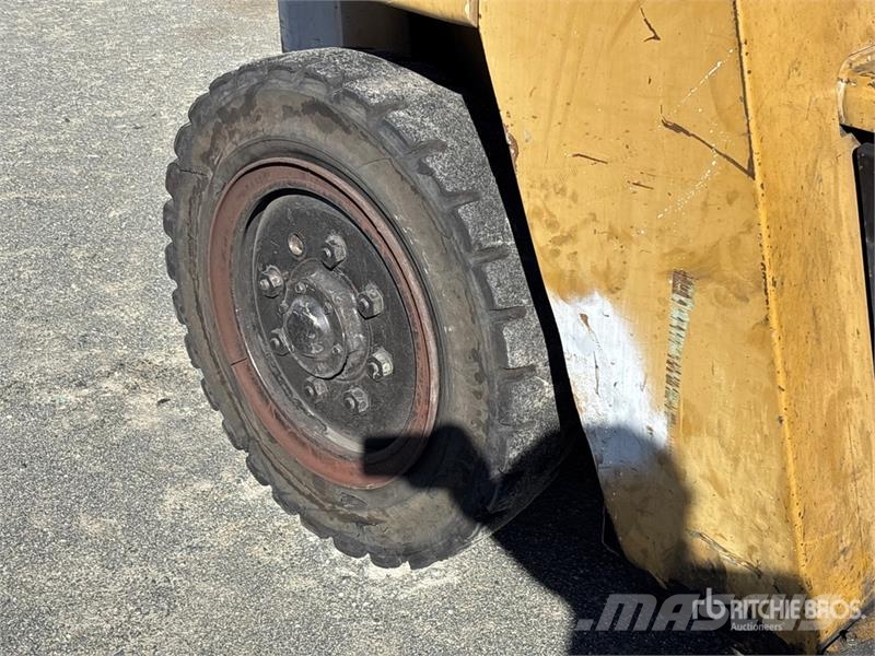CAT DP90 20000 lb Cushion Tire Forklift 其他叉车