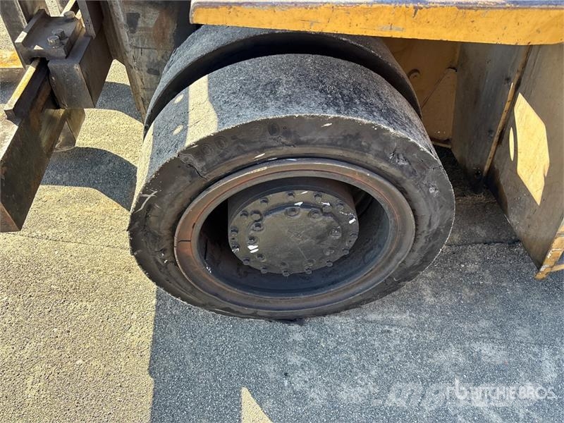 CAT DP90 20000 lb Cushion Tire Forklift 其他叉车