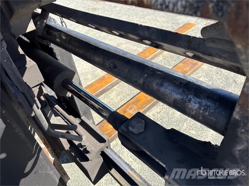 CAT DP90 20000 lb Cushion Tire Forklift 其他叉车