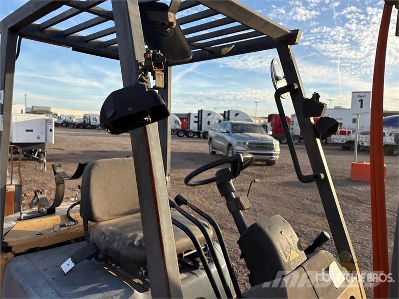 CAT GP25 Forklift (Inoperable) شاحنات ذات رافعات شوكية - أخرى