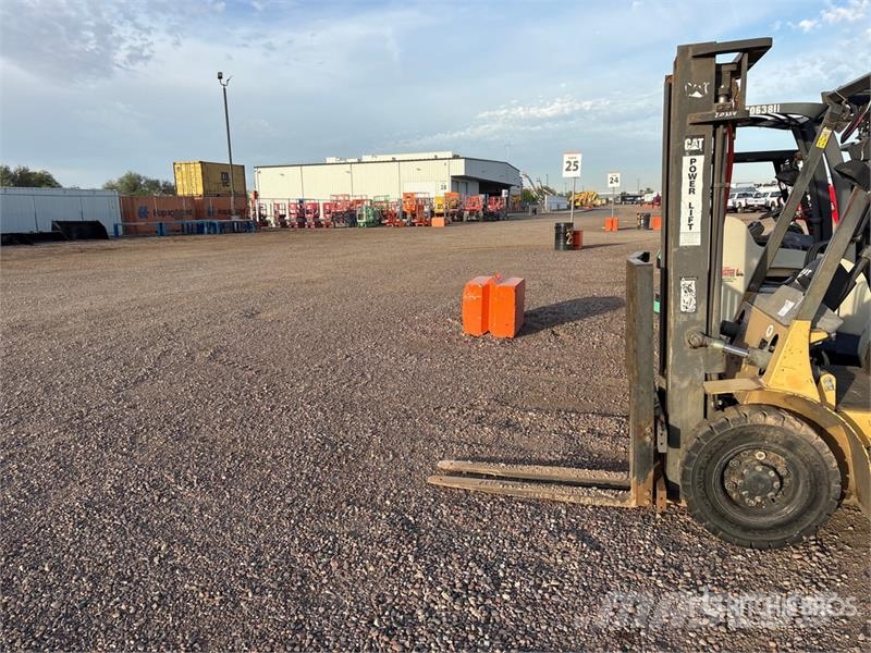CAT GP25 Forklift (Inoperable) شاحنات ذات رافعات شوكية - أخرى