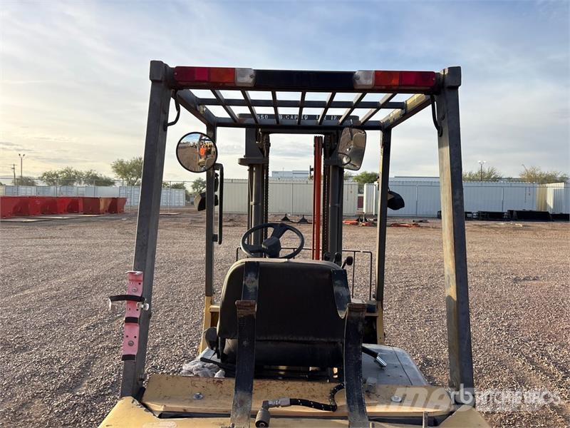 CAT GP25 Forklift (Inoperable) شاحنات ذات رافعات شوكية - أخرى