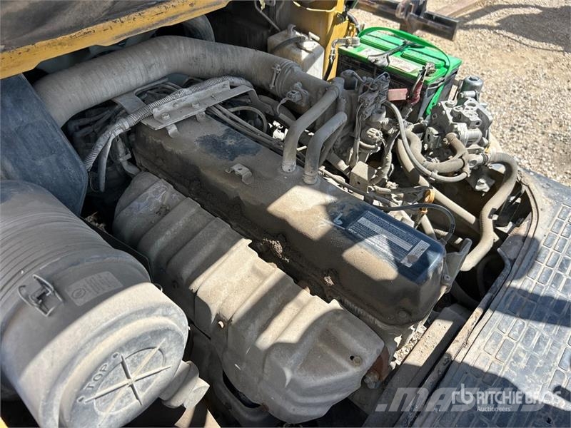 CAT GP55 Pneumatic Tire Forklift Targoncák-Egyéb