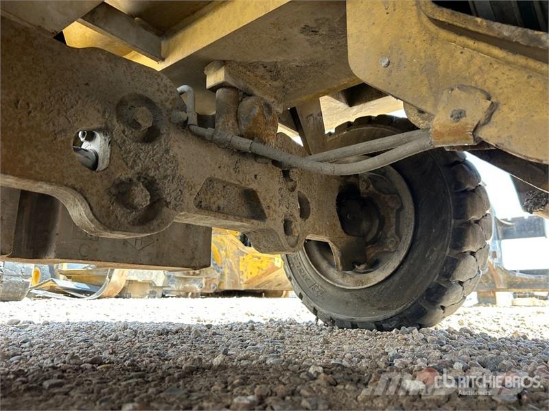 CAT GP55 Pneumatic Tire Forklift Targoncák-Egyéb