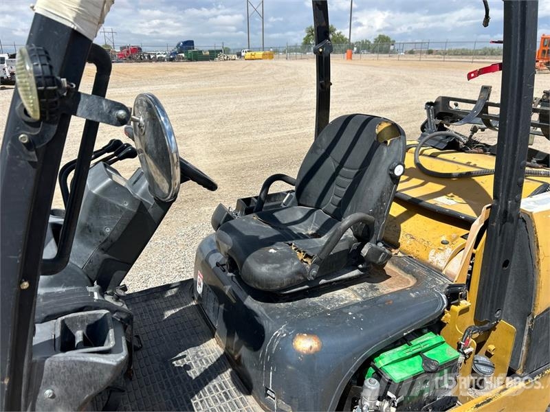 CAT GP55 Pneumatic Tire Forklift Targoncák-Egyéb