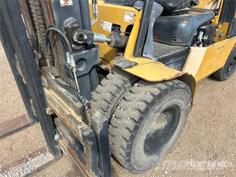 CAT GP55 Pneumatic Tire Forklift Andere Gabelstapler