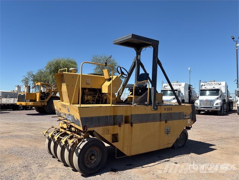 CAT PS-130 Pneumatic tired rollers