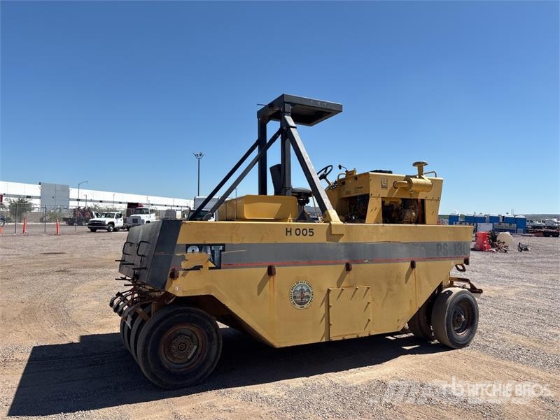 CAT PS-130 Pneumatic tired rollers