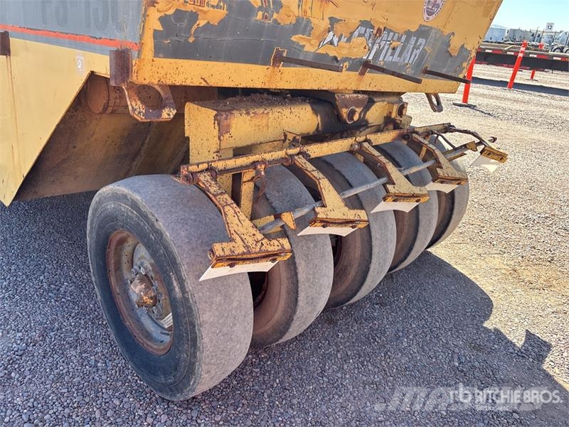 CAT PS-130 Pneumatic tired rollers