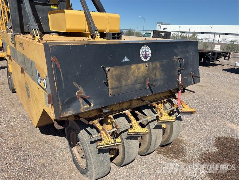 CAT PS-130 Pneumatic tired rollers