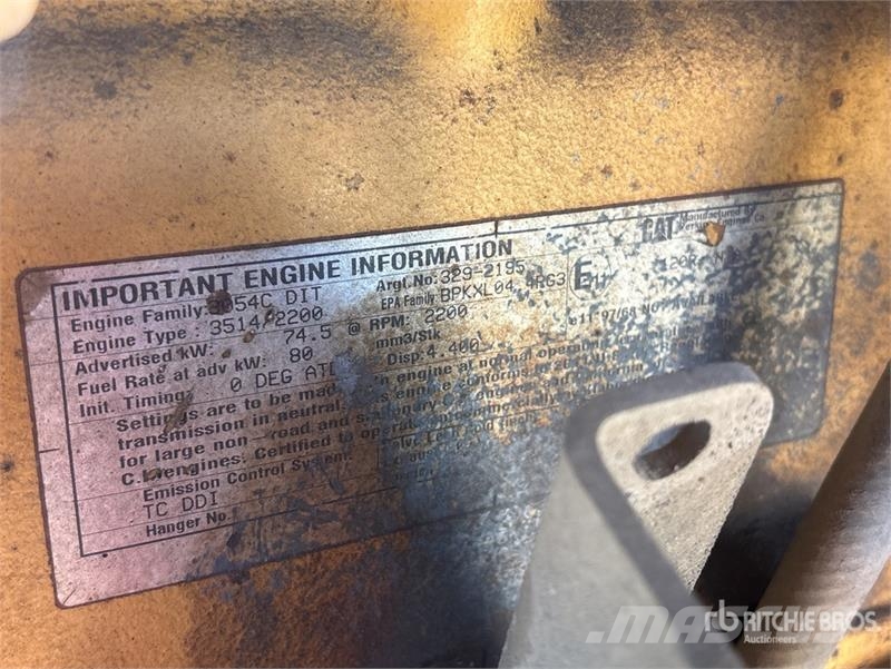 CAT PS-150C Kolesni valjarji s pnevmatikami
