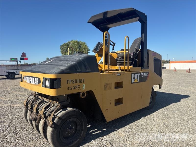 CAT PS-150C Kolesni valjarji s pnevmatikami