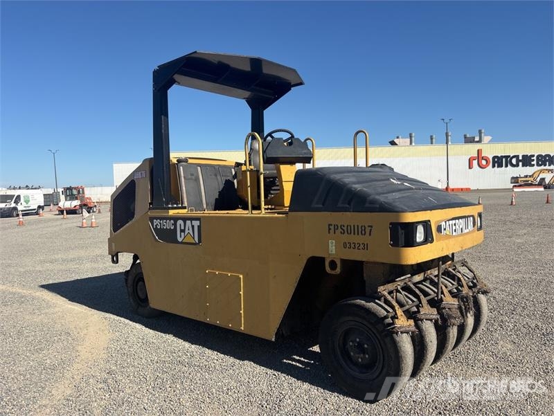 CAT PS-150C Kolesni valjarji s pnevmatikami