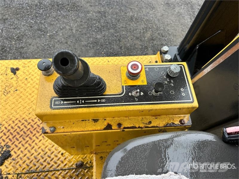 CAT PS-150C 膠輪滾壓機
