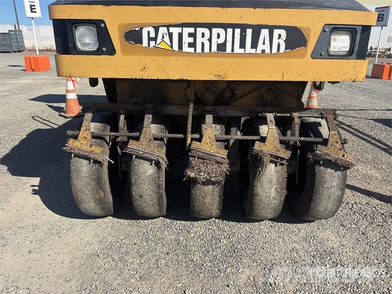 CAT PS-150C Kolesni valjarji s pnevmatikami
