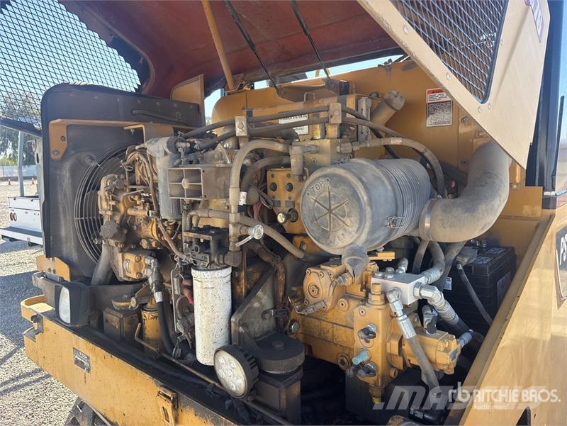 CAT PS-150C Kolesni valjarji s pnevmatikami