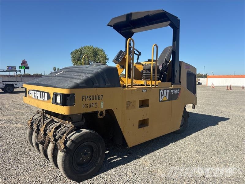 CAT PS-150C Kolesni valjarji s pnevmatikami