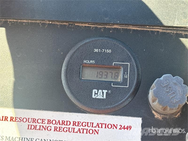 CAT PS-150C Kolesni valjarji s pnevmatikami