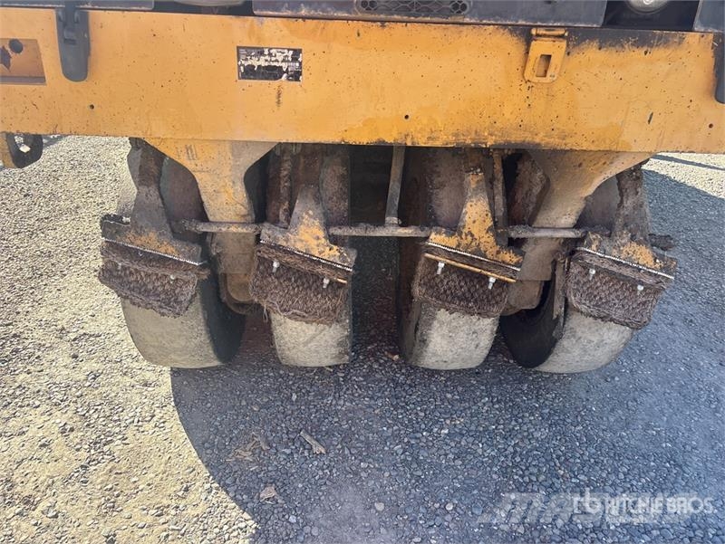CAT PS-150C Kolesni valjarji s pnevmatikami