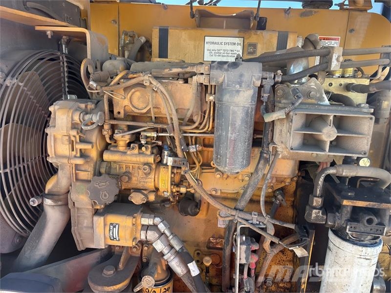 CAT PS-150C Kolesni valjarji s pnevmatikami