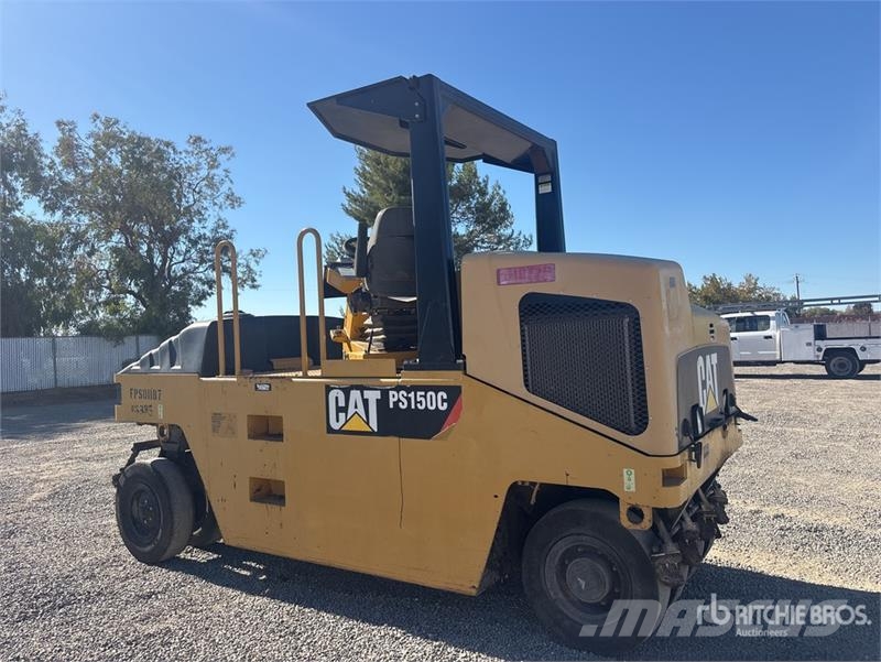 CAT PS-150C Kolesni valjarji s pnevmatikami