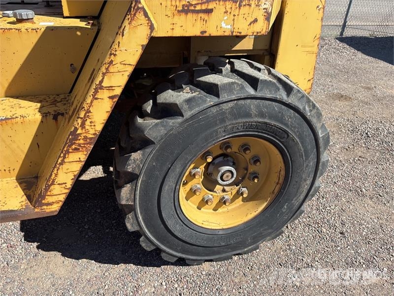 CAT R60 6000 lb 4x2 Rough Terrain Forklift Carretillas elevadoras todo terreno