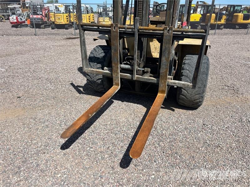 CAT R80 8000 lb 4x2 Rough Terrain Forklift Vanterenski viljuškar