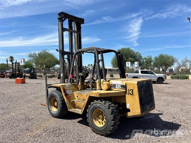 CAT R80 8000 lb 4x2 Rough Terrain Forklift Vanterenski viljuškar