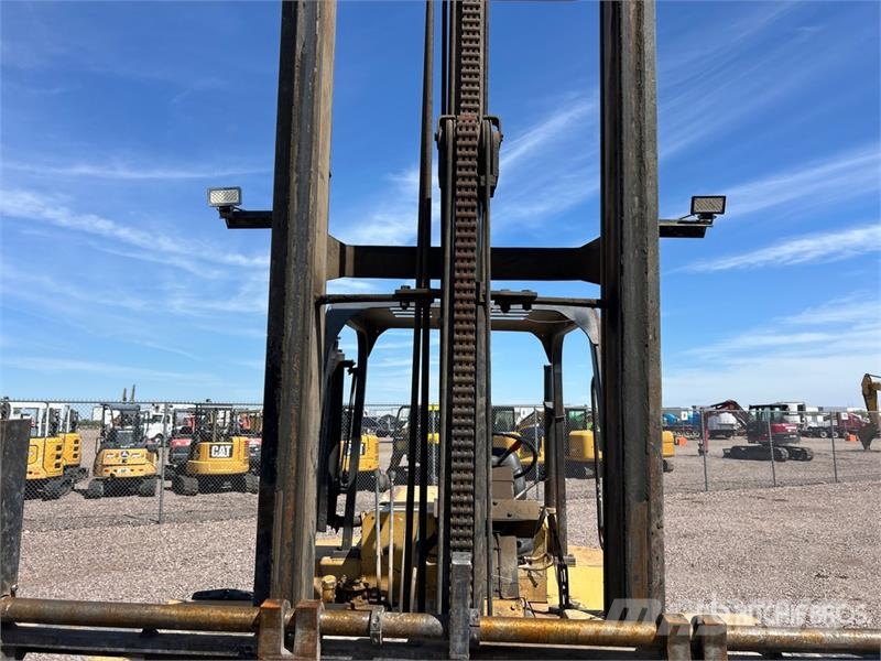 CAT R80 8000 lb 4x2 Rough Terrain Forklift Vanterenski viljuškar
